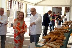 Natàlia Enguix defiende el consumo de pan valenciano en la primera Fira del pa artesà del Gremio de Panaderos