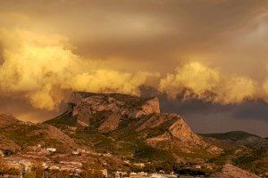 Un altre front agranarà la Comunitat Valenciana de nord a sud amb terral i cel achubascado: algunes zones viuran un vendaval final