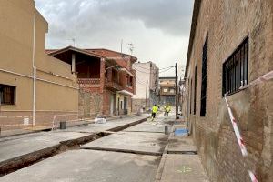 El Ayuntamiento renueva el colector de aguas residuales de la calle José Benedicto