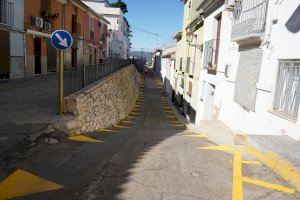 Dientes de dragón y trabajos de limpieza y pintura para mejorar la movilidad de Xàtiva