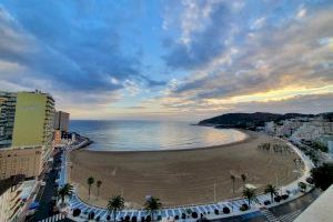 Oropesa del Mar instalará postas y torres de vigilancia en las playas del municipio y renovará el alumbrado público