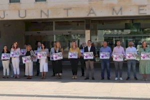 Benidorm guarda un minuto de silencio para condenar el crimen machista de una mujer de 33 años en Segovia