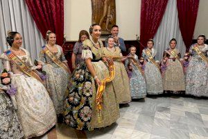 Sueca celebra el acto de entrega de bandas a sus Falleras Mayores 2025