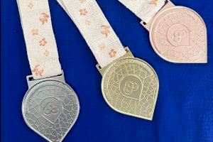 Las medallas del Maratón y Medio Maratón Valencia homenajearán la tradición valenciana de la seda