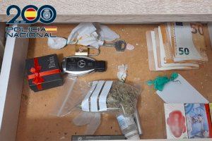 Incautan todo un cóctel de drogas en Aldaia: ketamina, cocaína rosa, marihuana y hasta pistolas y coches de lujo