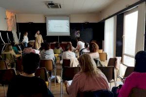 Aforo completo en la Escuela de familias de Alcoy