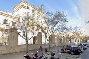 Troben el cos sense vida d'un home en l'antic mercat de Proveïments de València