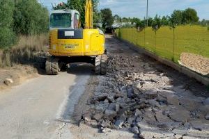 Manises adecua dos caminos en la urbanización Montemayor 2