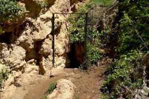 VÍDEO | El que s'amaga després d'aquesta porta: un espectacle visual de gran bellesa i un refugi en temps foscos d'un poble de Castelló