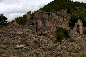 Atrapada entre el salvatge i el desolat: la història d'un llogaret de Castelló devorada per l'oblit