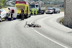 Muere un ciclista tras sufrir un accidente con un coche en El Poble Nou de Benitatxell