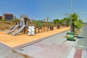 Chiva impulsa una nueva zona verde en el núcleo urbano con un parque multiaventura con juegos infantiles