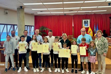 Reconocimiento a jóvenes deportistas de Santa Pola por sus excelentes resultados