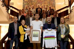 Vila-real recibe a su bicampeón del mundo de ciclismo Sebastián Mora