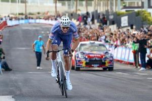 Valverde y Van der Poel derrotan a Miguel Fuster en el  Critérium Ciclista de La Nucía