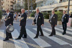 La Unión Musical homenajea a cinco músicos en su 50 aniversario como miembros de la banda en Calpe