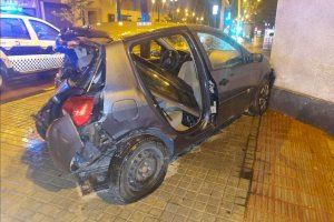 Un conductor borracho causa destrozos y heridos en el Mig Any de Alcoy