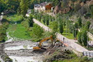 La CHX inicia els treballs de la passarel·la que connectarà el parc de les Mamàs Belgues amb el barri de Sant Josep