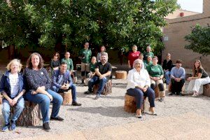 El IES Vicent Andrés Estellés inaugura un ágora en homenaje al poeta de Burjassot