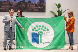 Centros educativos de Elda recogen las 'Banderas Verdes' que reconocen su apuesta por la educación y el cuidado medioambiental