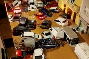 VÍDEO | L’Horta se convierte en un mar: se inundan Massanassa y Paiporta y la fuerza del agua derriba el puente de Picanya