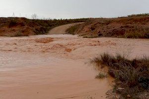 Las lluvias torrenciales inundan campos y revientan los acuíferos en el interior de Valencia