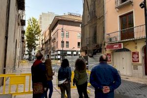 Sense incidents en el despreniment de la cornisa d’un edifici enfront del Palau Ducal