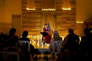 Cristina Alís Raurich y su órgano portativo enamoran al público del Festival Medieval de Elche