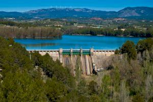 Empiezan a desembalsar agua del pantano del Regajo de Jérica y Sagunto corta el acceso al río Palancia