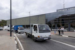 Gandia envia un comboi amb maquinària pesada i operaris per ajudar els municipis afectats per la Dana