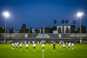 El Valencia CF guarda un minuto de silencio en memoria de las víctimas a causa de la DANA