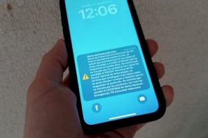 Aviso a la población de Castellón y Valencia por SMS: Protección Civil activa la alerta y pide evitar salir de casa y circular por carretera
