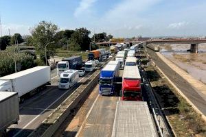 Prohibit el trànsit en les carreteres de la zona afectada per la DANA de València