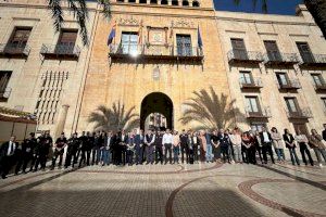 Elche guarda cinco minutos de silencio en memoria de los fallecidos por los efectos de la DANA