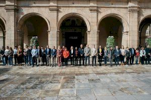 L'Ajuntament de Castelló guarda cinc minuts de silenci en senyal de dol per les víctimes de la DANA