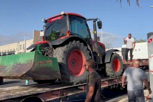 Elche envía maquinaria a Valencia para ayudar en la limpieza y recuperación de los municipios afectados