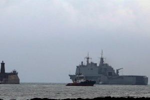 El buque anfibio Galicia llega a Valencia con los Tercios de la Armada y sus helicópteros