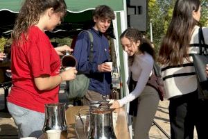 La solidaridad desborda la Universidad de Alicante: 2.500 kilos de productos e primera necesidad recogidos en una sóla mañana