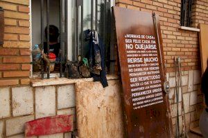 "Normas de casa": el emotivo mensaje que emerge del barro en una calle arrasada por la DANA en Paiporta