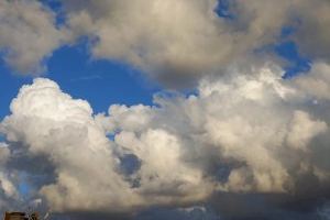 Tormentas, lluvias y nieblas: la 'ensalada' de fenómenos inestables en muchos puntos de la Comunitat Valenciana este jueves