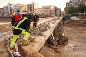 La zona de la DANA cumple una semana pendiente del cielo, achicando el gran parking del MN4 y peinando barrancos en busca de desaparecidos