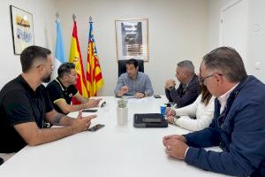 El alcalde informa a los sectores productivos y vecinos de la zona del puerto de todas las actuaciones que se están realizando