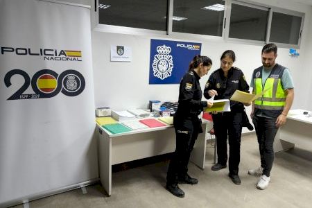 La Policía Nacional pone en marcha seis unidades móviles de documentación para atender a los ciudadanos afectados por la DANA