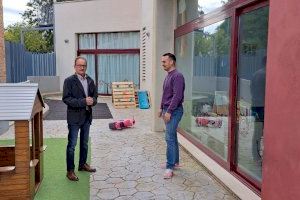 Instalar nuevo pavimento en el patio de la Escuela Infantil Municipal de Alcalà, la propuesta más votada en los Presupuestos Participativos