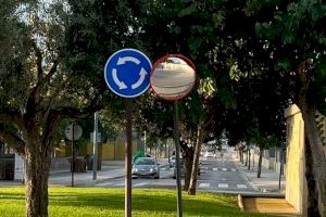 Sant Antoni de Benaixeve millora la visibilitat en 15 encreuaments perillosos del municipi amb la instal·lació d'espills panoràmics