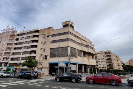 El Ayuntamiento de Orihuela acuerda la adquisición del edificio de la CAM por dos millones de euros