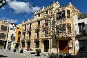 El Ayuntamiento de Alcalà-Alcossebre adjudica el suministro de material museográfico y mobiliario de la Casa del Metge