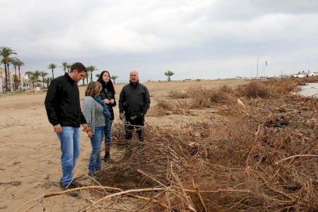 Torreblanca solicita a Costas retirar los restos que la DANA ha llevado hasta las playas de la localidad