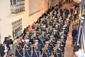 La Hermandad del Cautivo de Oliva dedica la procesión de su X aniversario a los fallecidos de la Dana de Valencia con lazos negros