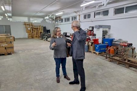 Los mercados tradicionales municipales de Valènca donan el mobiliario a Paiporta y Aldaia para sus mercados